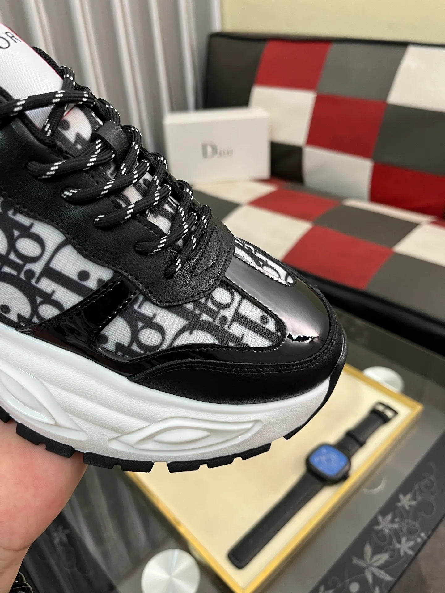 Men's men's shoes 💰458⌚️⌚️Dior's new 🆕low-cut casual sneakers, made of breathable mesh, with brand signature details on the shoe collar to enhance style. Fashionable and versatile, it can complement any look. With a sophisticated design that is both dynamic and modern, this new must-have shoe adds a new dimension to Dior's legacy, displaying modern elegance. Men's shoes 38-44 2️⃣ colors available